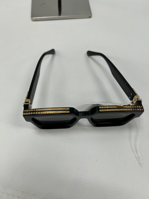 Vist Large View of Product Image Which is Used Louis Vuitton Sunglasses