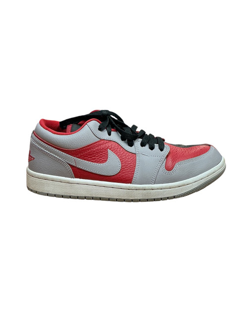 Vist Large View of Product Image Which is Used Nike Performance Shoes 9