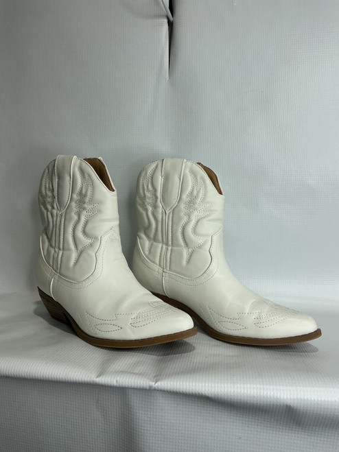Vist Large View of Product Image Which is Used Unbranded Ankle Boots 8.5