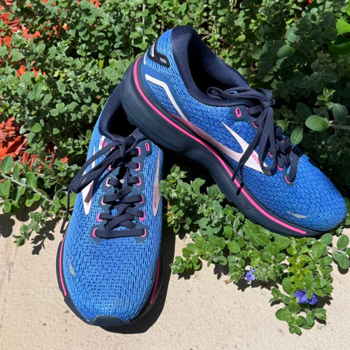 Vist Large View of Product Image Which is Used Brooks Performance Shoes 8.5