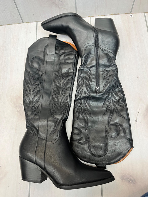 Vist Large View of Product Image Which is Used Unbranded Tall Boots 7