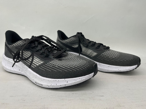 Vist Large View of Product Image Which is Used Nike Performance Shoes 11