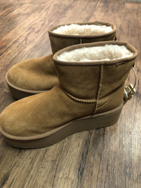 Vist Large View of Product Image Which is Used Ugg Australia Ankle Boots 9