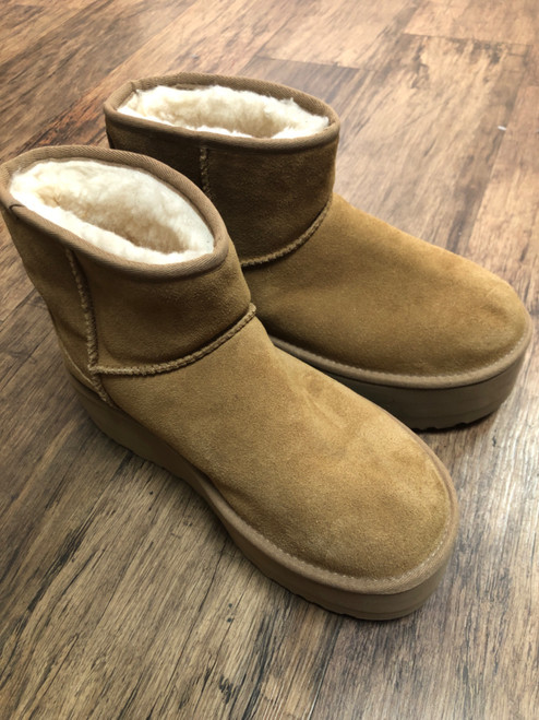 Vist Large View of Product Image Which is Used Ugg Australia Ankle Boots 9