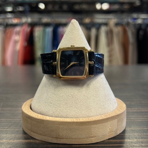 Vist Large View of Product Image Which is Used Gucci Watch (not-ticking)