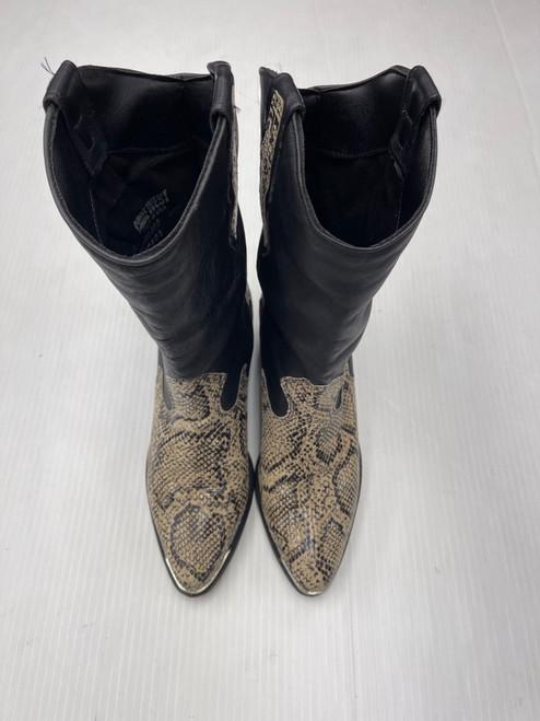 Vist Large View of Product Image Which is Code West Ankle Boots 7