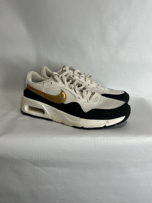 Vist Large View of Product Image Which is Used Nike Performance Shoes 8
