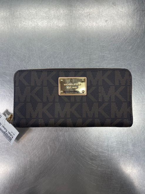 Vist Large View of Product Image Which is Used Michael Michael Kors Wallet