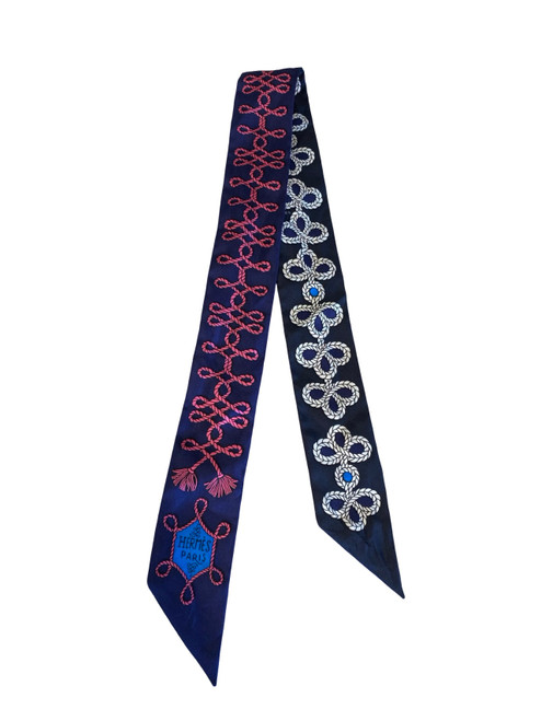 Vist Large View of Product Image Which is Used Hermes Lightweight Scarf