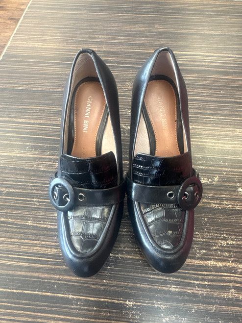 Vist Large View of Product Image Which is Used Gianni Bini High Heels 6.5