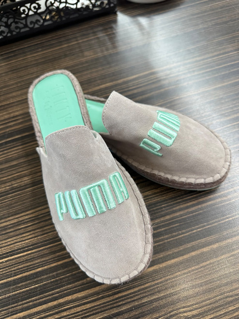 Vist Large View of Product Image Which is Used Puma Flats 8.5