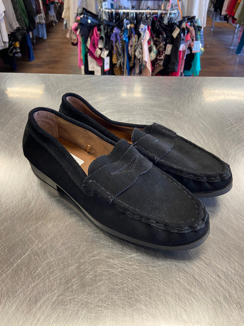 Vist Large View of Product Image Which is Used White Mountain Flats 8