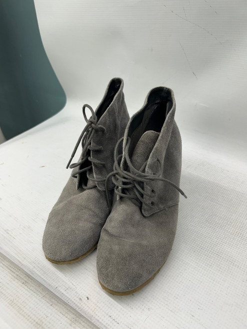 Vist Large View of Product Image Which is Used Joe Fresh Ankle Boots 9