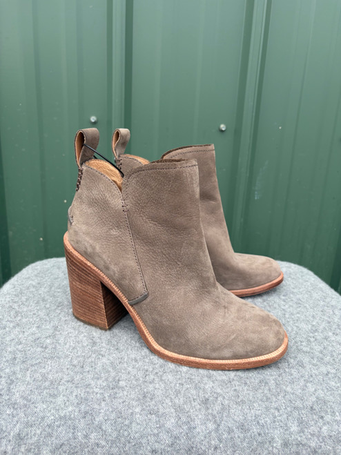 Vist Large View of Product Image Which is Used Ugg Australia Ankle Boots 7.5