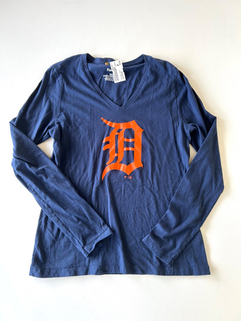 Vist Large View of Product Image Which is Used Unbranded Long Sleeve T-Shirt M-8/10