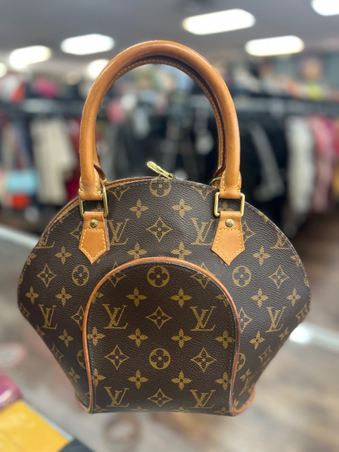 Vist Large View of Product Image Which is Used Louis Vuitton ellipse pm Handbag