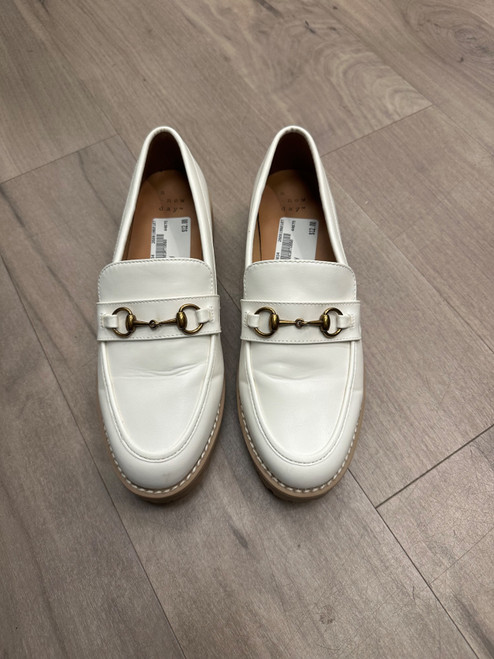 Vist Large View of Product Image Which is Used A New Day Clogs 8