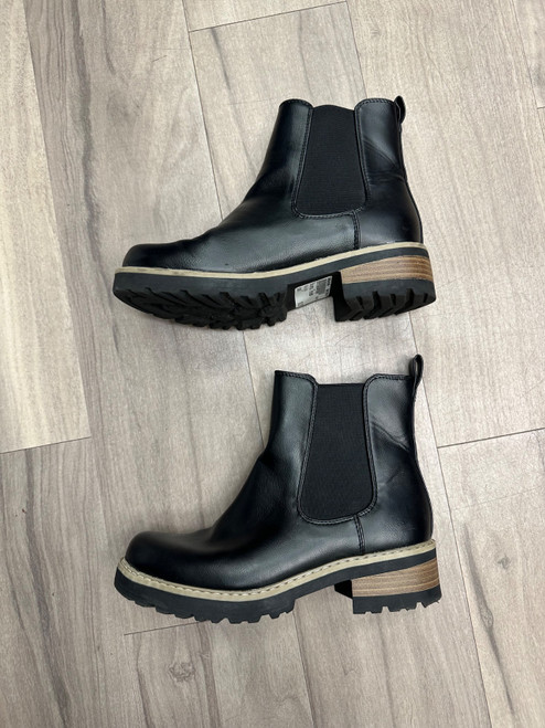 Vist Large View of Product Image Which is Used Universal Threads Ankle Boots 7