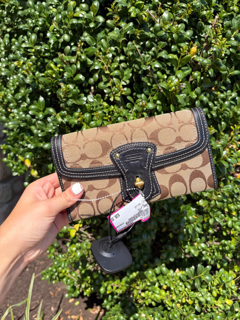 Vist Large View of Product Image Which is Used Coach Leather Wallet