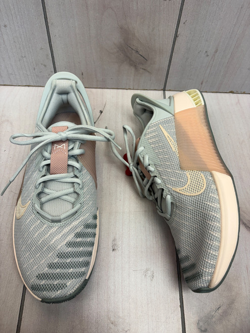 Vist Large View of Product Image Which is Used Nike Performance Shoes 10.5