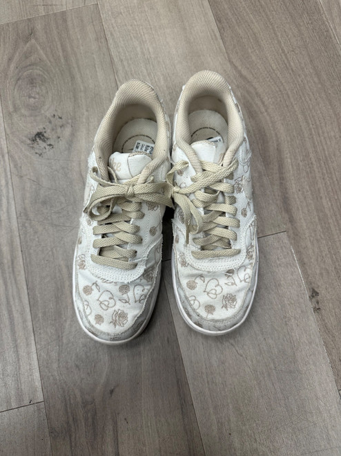 Vist Large View of Product Image Which is Used Nike Casual Shoes 7.5