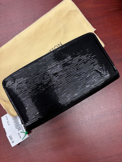 Vist Large View of Product Image Which is Used Louis Vuitton Leather Wallet