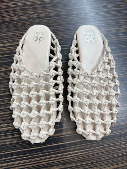 Vist Large View of Product Image Which is Used Unbranded Flats 10