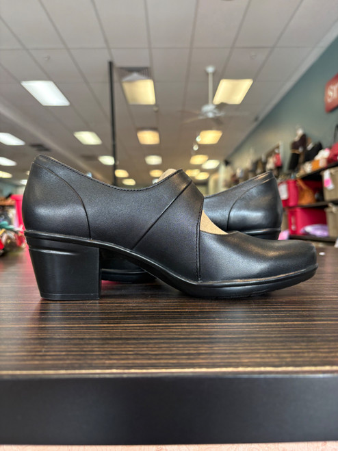 Vist Large View of Product Image Which is Used Clarks Low Heels 8.5