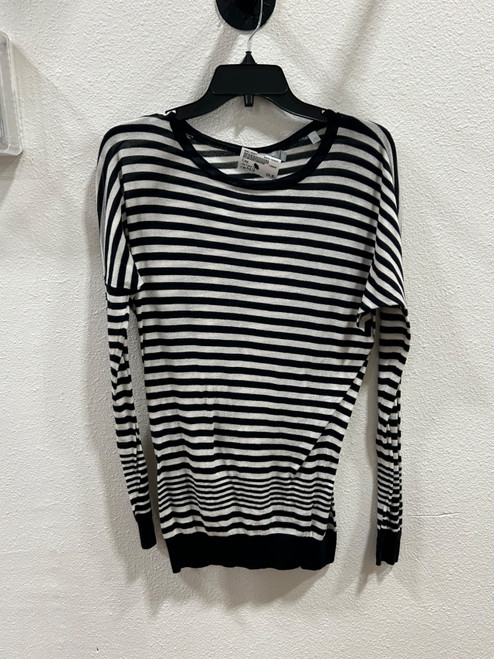 Vist Large View of Product Image Which is Used Vince Long Sleeve Top M-8/10
