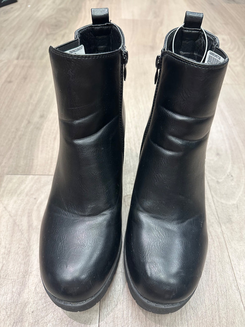 Vist Large View of Product Image Which is Used Unbranded Ankle Boots 8.5