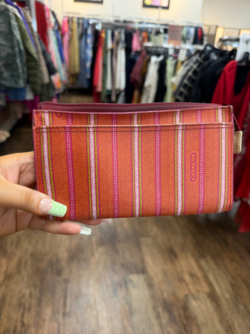 Vist Large View of Product Image Which is Used Coach Wristlet