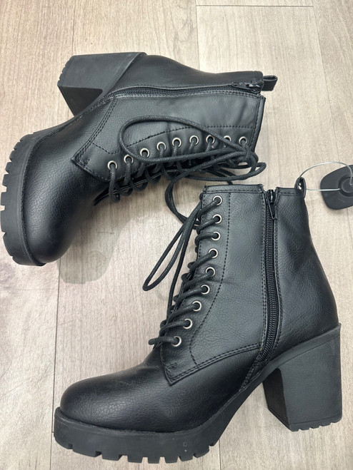 Vist Large View of Product Image Which is Used Zigi Ankle Boots 7.5