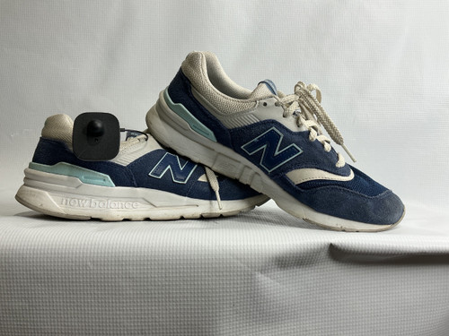 Vist Large View of Product Image Which is Used New Balance Casual Shoes 8.5