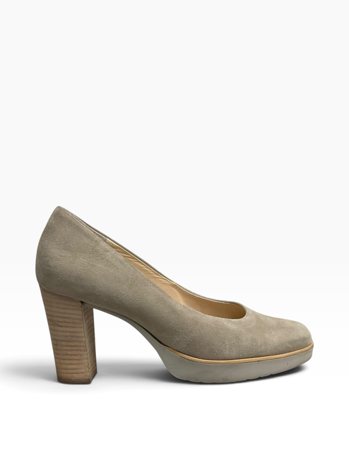 Vist Large View of Product Image Which is Used Paul Green High Heels 5.5