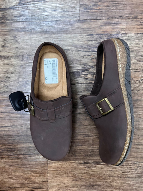 Vist Large View of Product Image Which is Used Earth Casual Shoes 9