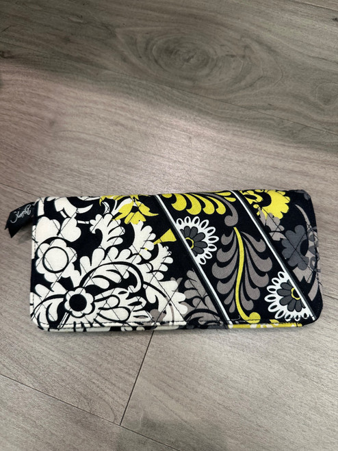 Vist Large View of Product Image Which is Used Vera Bradley Wallet