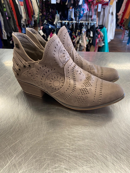 Vist Large View of Product Image Which is Used Daisy Fuentes Ankle Boots 9
