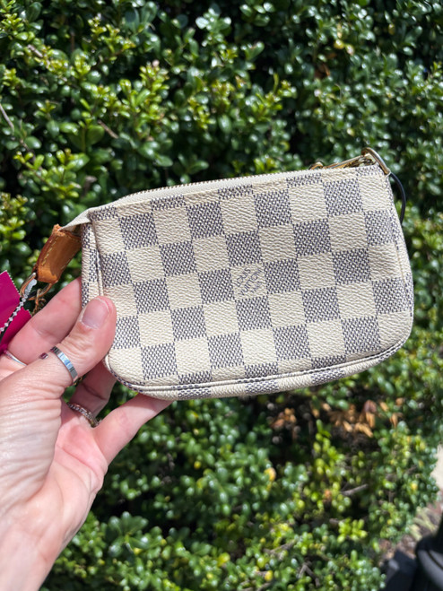 Vist Large View of Product Image Which is Used Louis Vuitton  Leather Wristlet