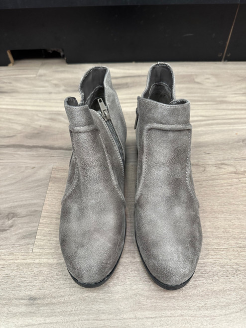 Vist Large View of Product Image Which is Used Unbranded Ankle Boots 8
