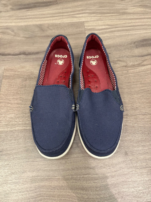 Vist Large View of Product Image Which is Used Crocs Flats 7