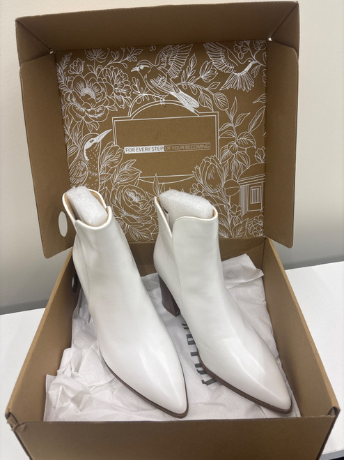 Vist Large View of Product Image Which is NWT Iidifu Ankle Boots 8