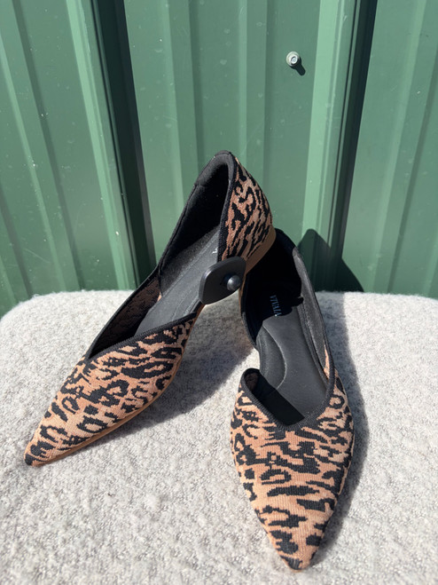 Vist Large View of Product Image Which is Used Vivaia Flats 9.5