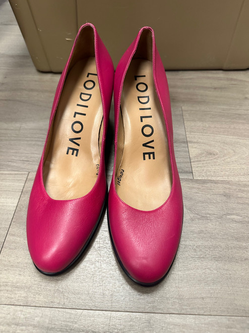 Vist Large View of Product Image Which is Used Unbranded High Heels 8.5
