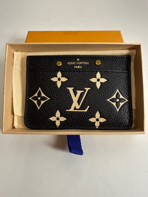 Vist Large View of Product Image Which is Used Louis Vuitton Card Holder