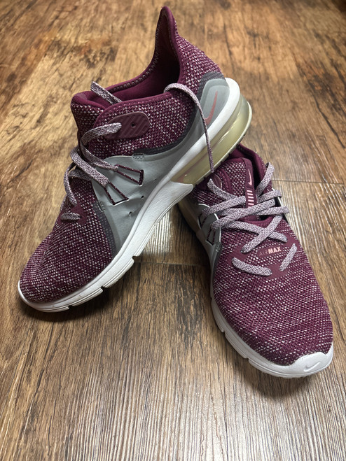 Vist Large View of Product Image Which is Used Nike Performance Athletic Shoes 9