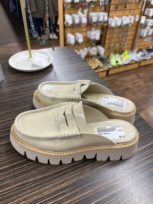 Vist Large View of Product Image Which is Used Pedro Garcia Clogs 7.5