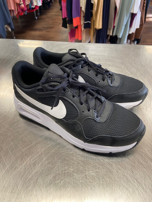 Vist Large View of Product Image Which is Used Nike Performance Shoes 9