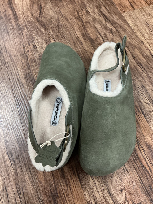 Vist Large View of Product Image Which is Used Unbranded Clogs 10