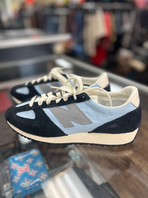 Vist Large View of Product Image Which is Used New Balance Casual Shoes 7.5