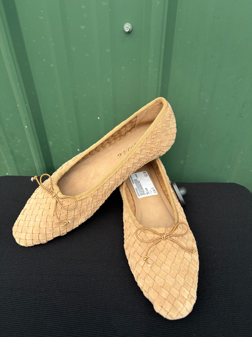 Vist Large View of Product Image Which is Used Matisse Flats 8